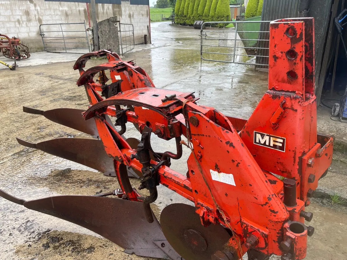 3 furrow plough - Image 1