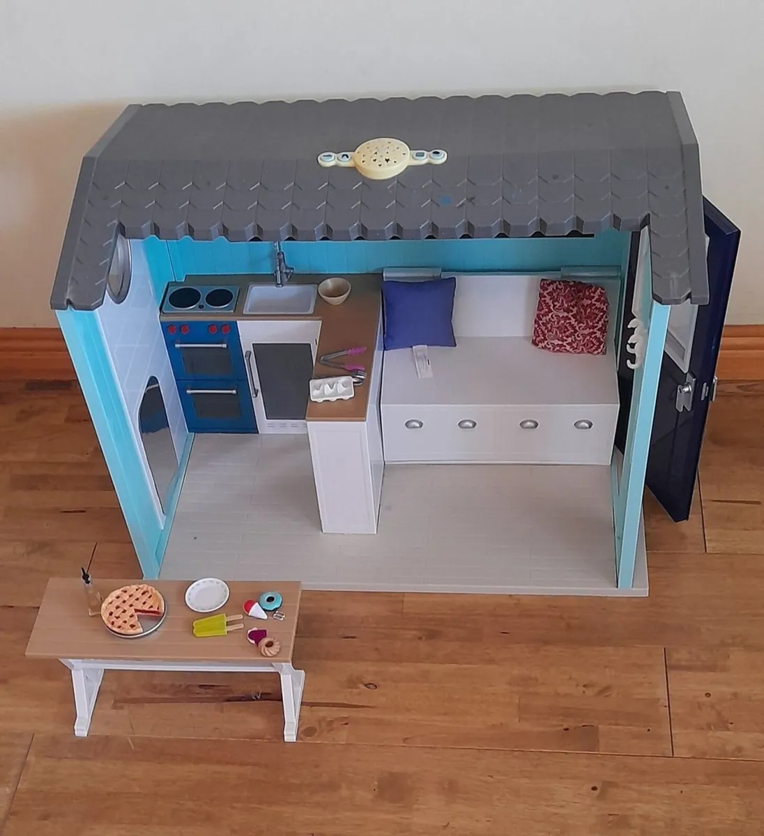 Our Generation Beach House, Doll & Outfit - Image 2