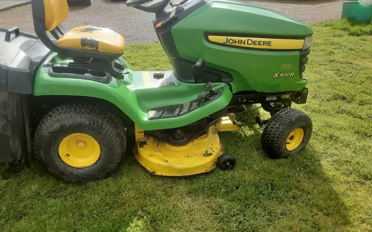 John deer X300R - Image 3