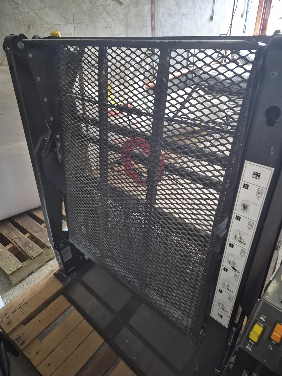 Wheel chair lift - Image 3