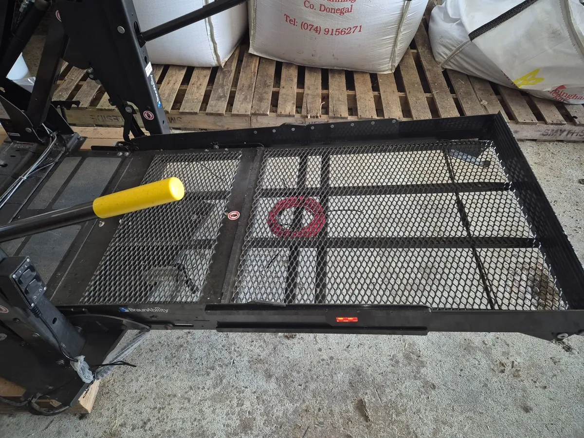 Wheel chair lift - Image 1