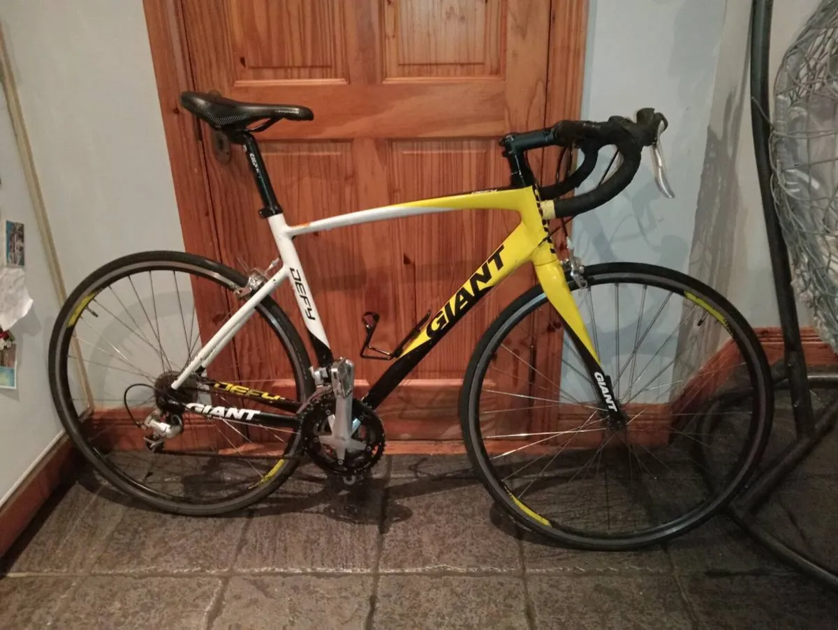 Giant Defy road bike - Image 1