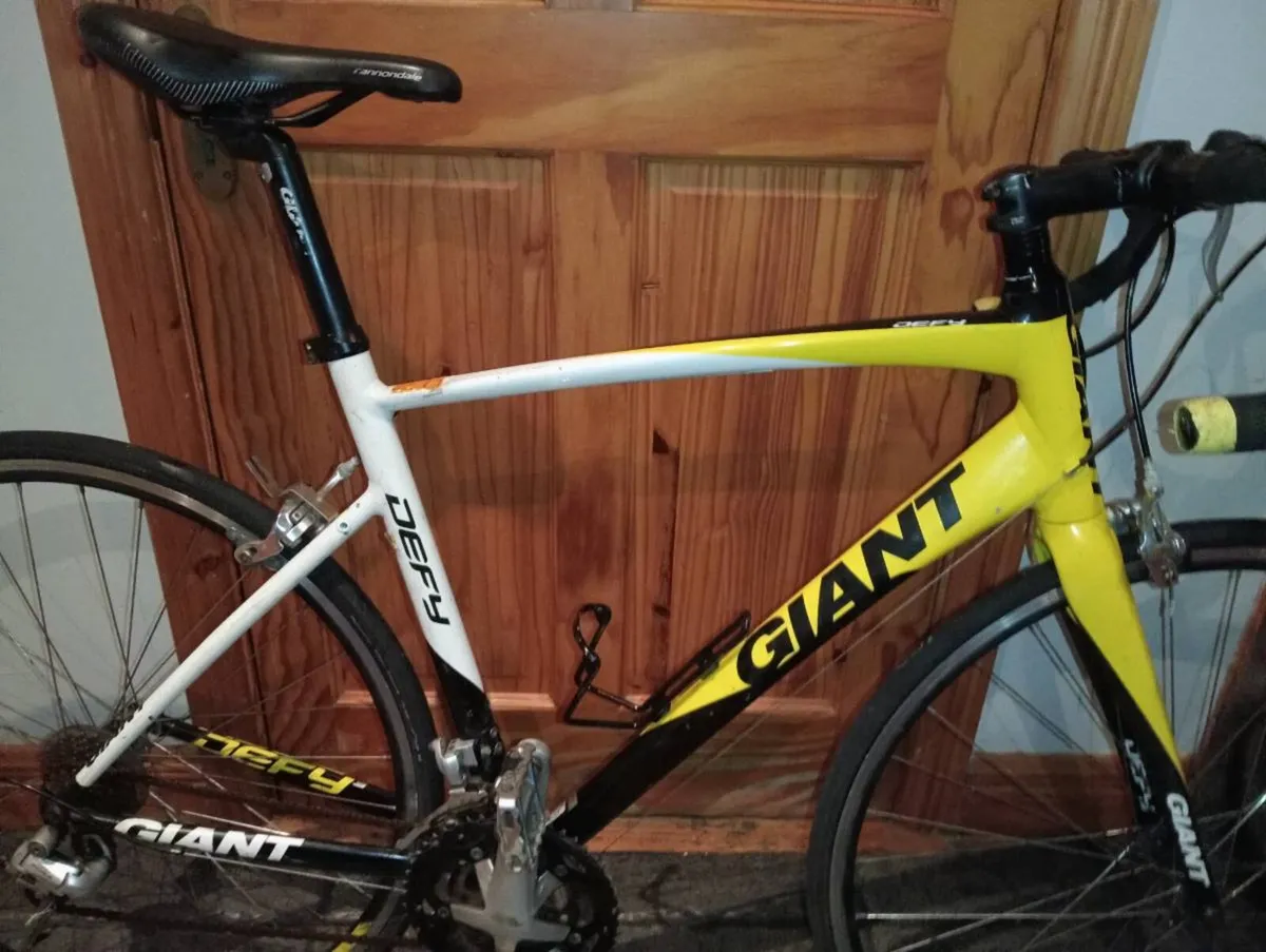 Giant Defy road bike - Image 2