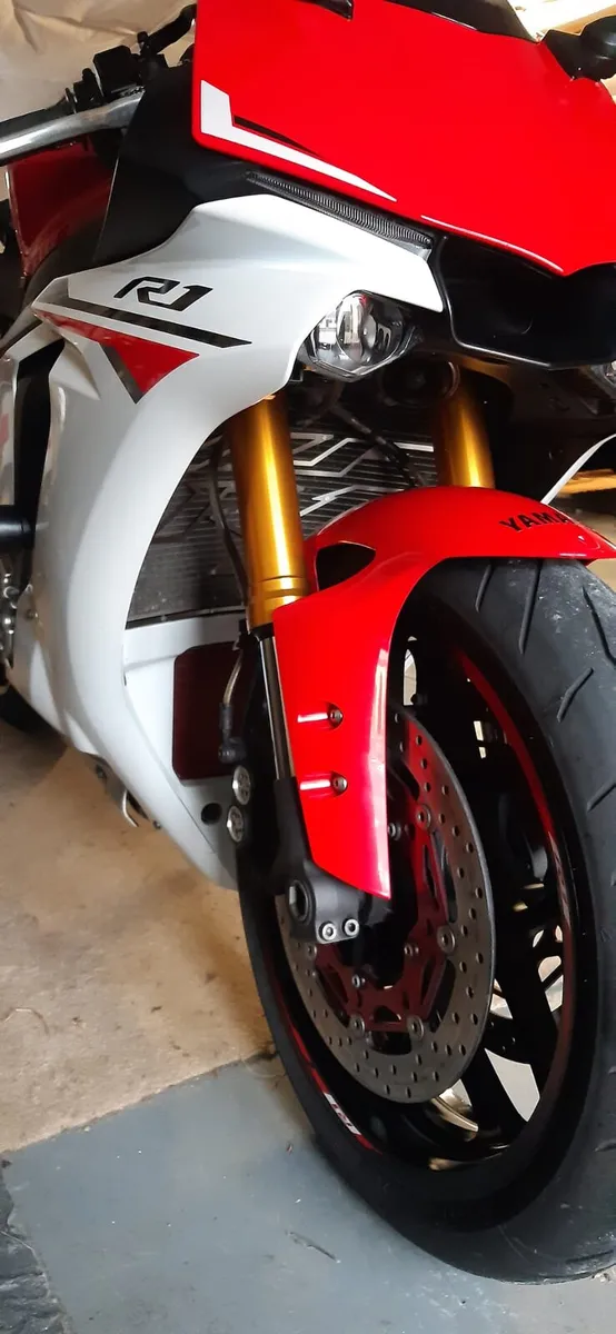 Yamaha R1 - Image 2