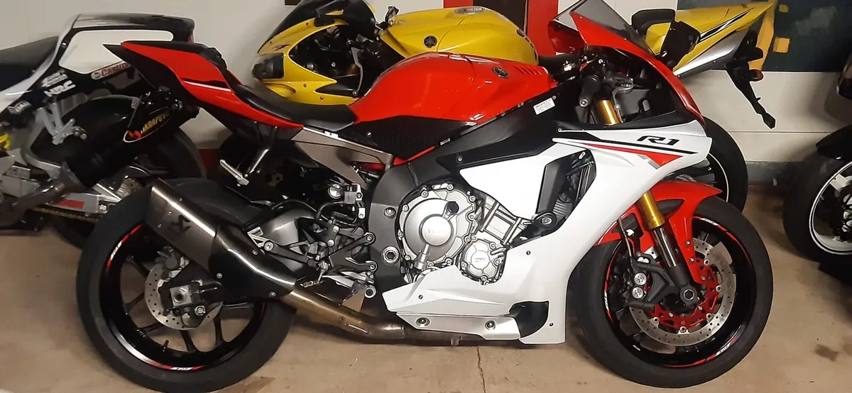 Yamaha R1 - Image 1