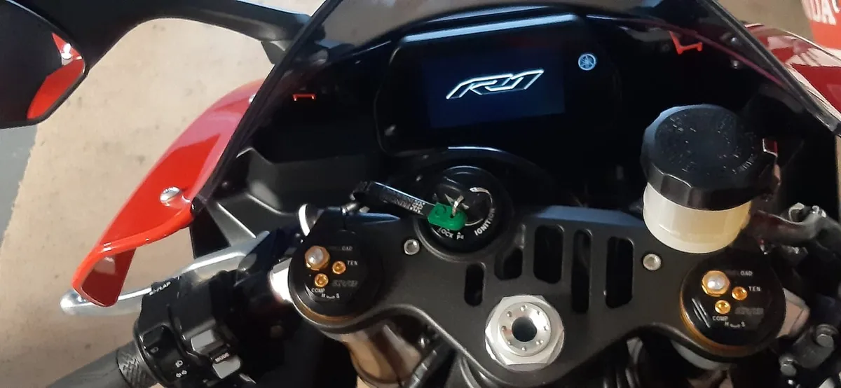 Yamaha R1 - Image 4