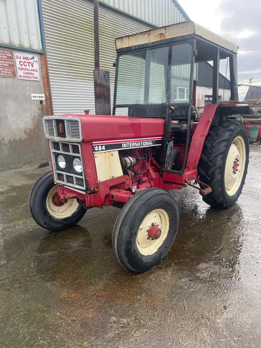 International 484 tractor - Image 1
