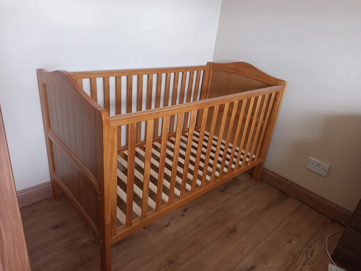 Cot bed - Image 2