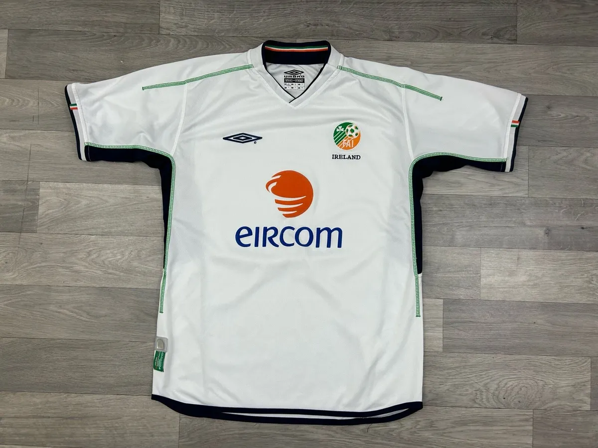 Vintage 2002 Umbro Ireland Away Jersey Shirt M - Image 1