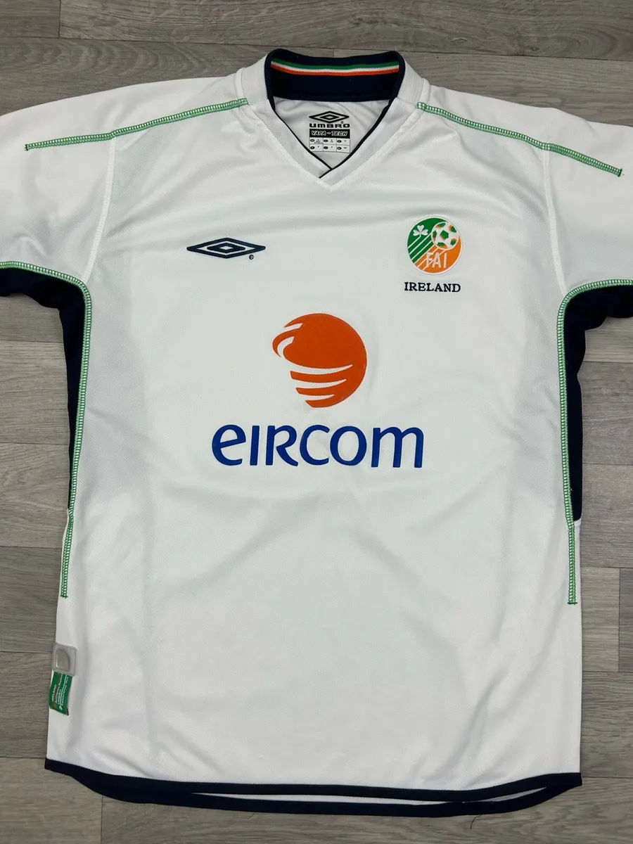Vintage 2002 Umbro Ireland Away Jersey Shirt M - Image 2
