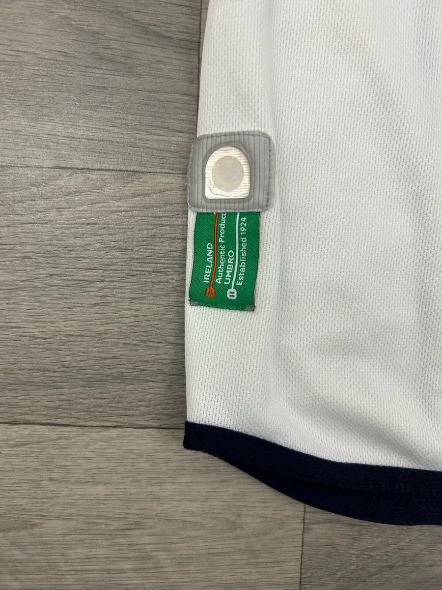 Vintage 2002 Umbro Ireland Away Jersey Shirt M - Image 3