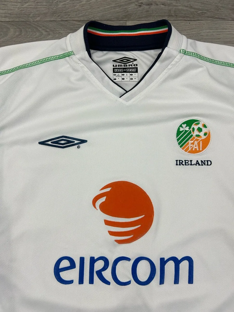 Vintage 2002 Umbro Ireland Away Jersey Shirt M - Image 4