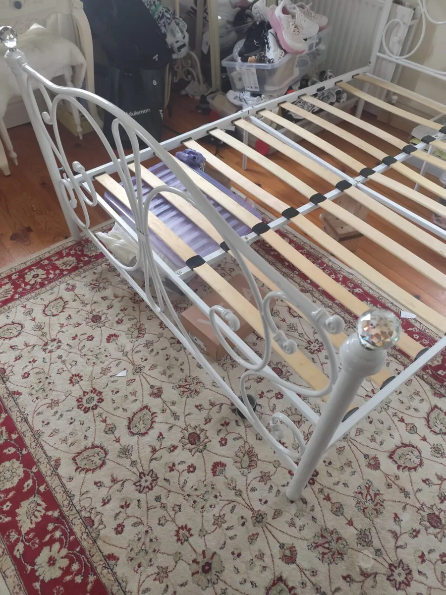 Beautiful white new 4 ft ,6 bed 125 euro - Image 2