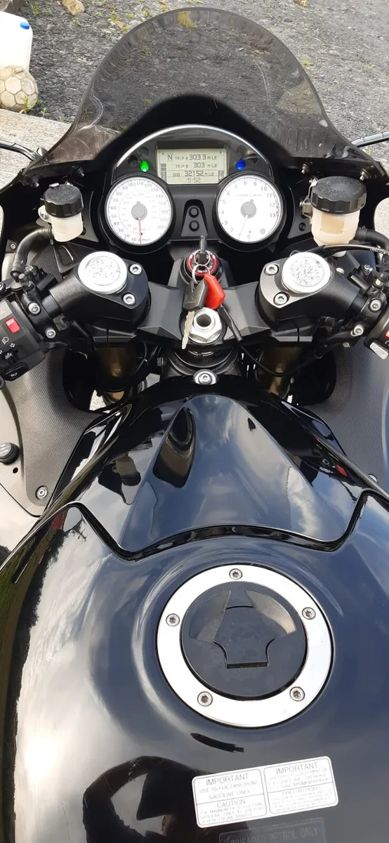 Kawasaki ZZR1400 - Image 3