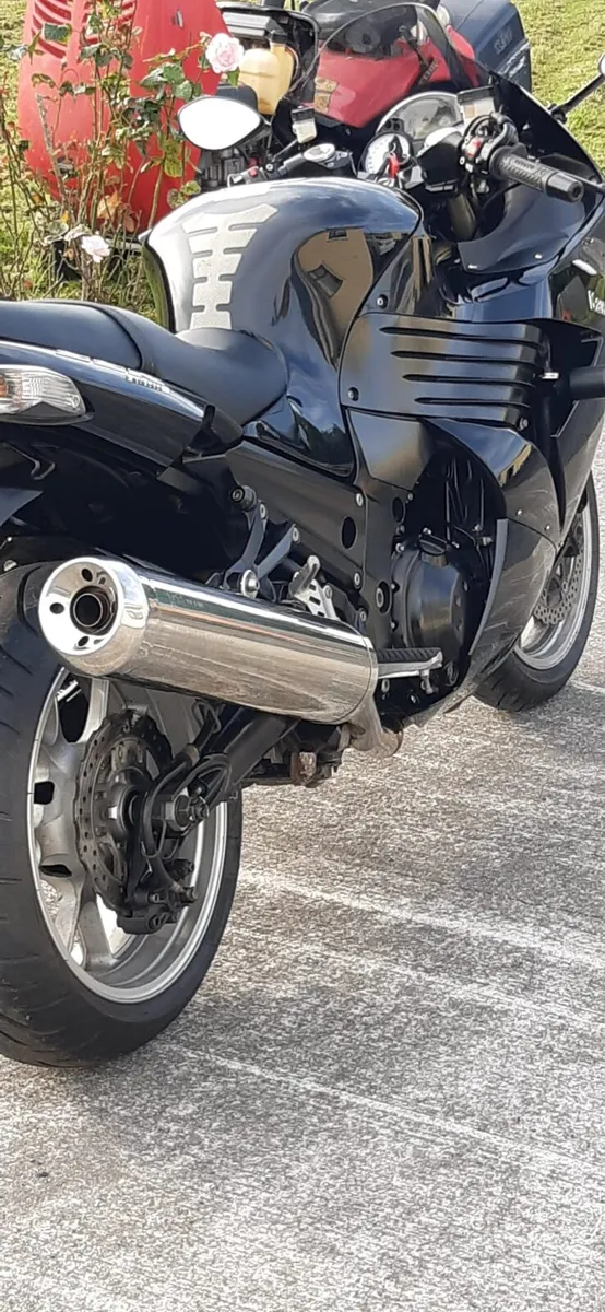 Kawasaki ZZR1400 - Image 4