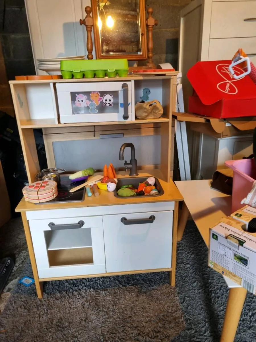 IKEA kitchen with loads of accessories - Image 1