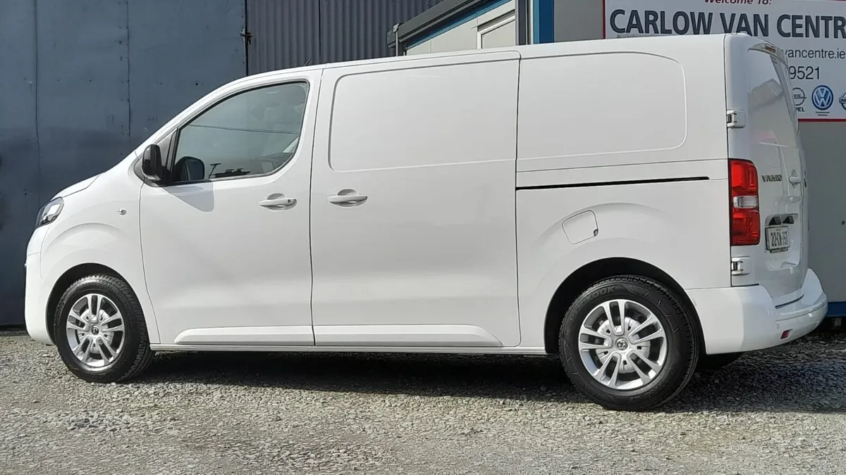 212 Vauxhall Vivaro 1.5 d 120 Sport - Image 3