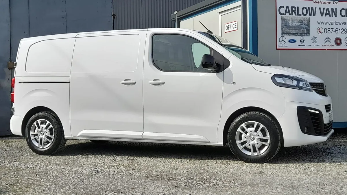 212 Vauxhall Vivaro 1.5 d 120 Sport - Image 2