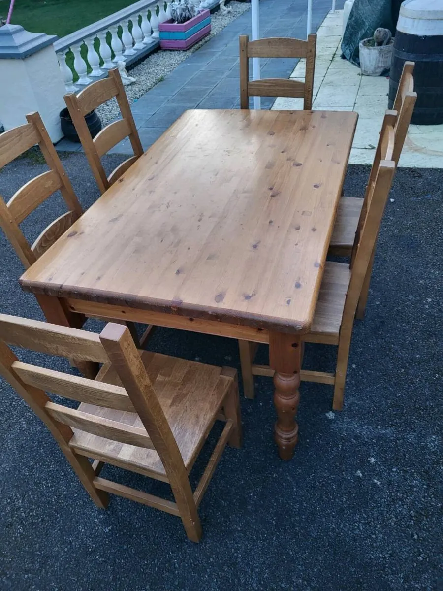 Country kitchen Table + six chairs - Image 1