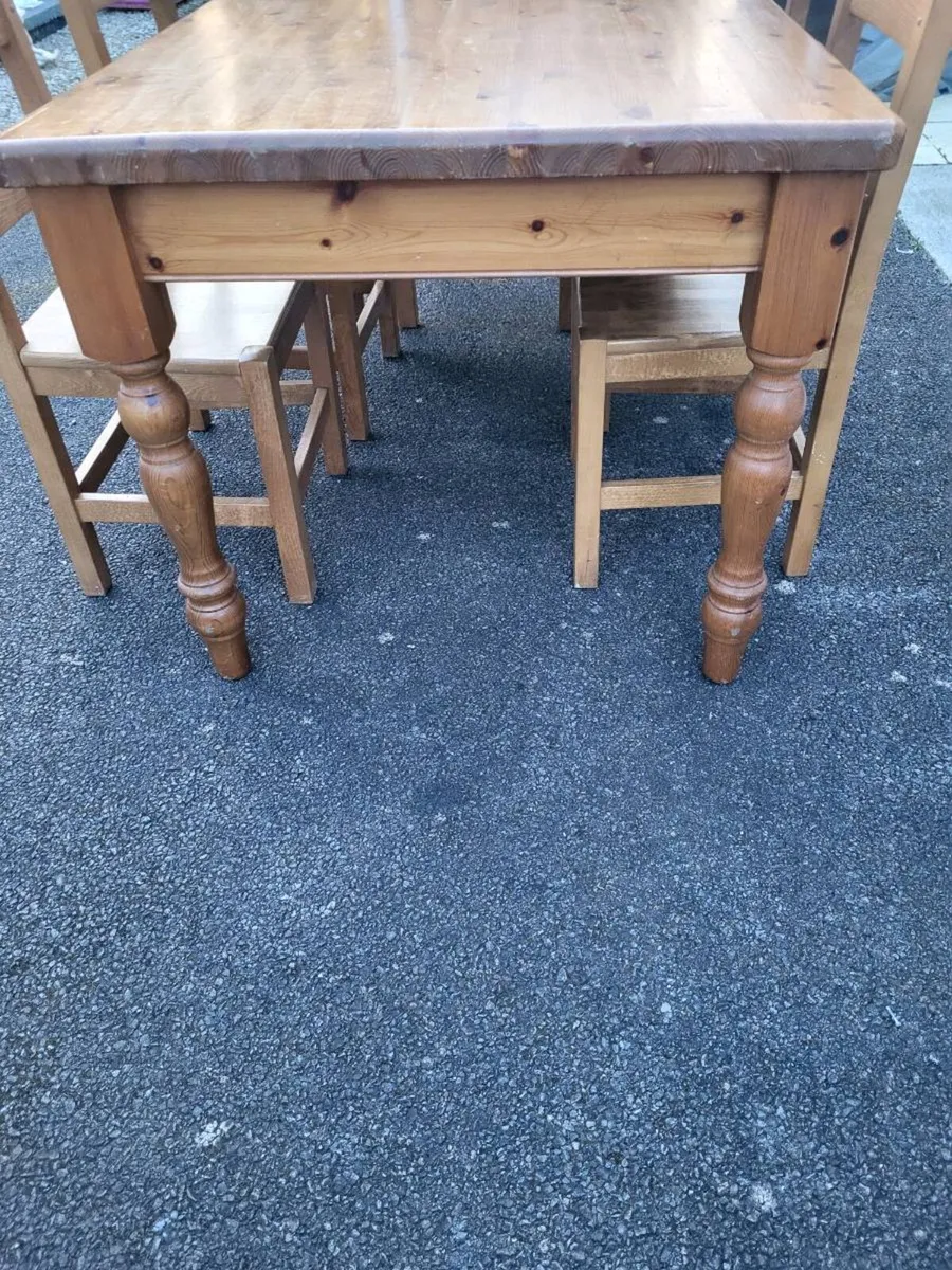 Country kitchen Table + six chairs - Image 2