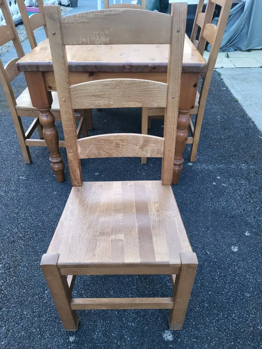 Country kitchen Table + six chairs - Image 3
