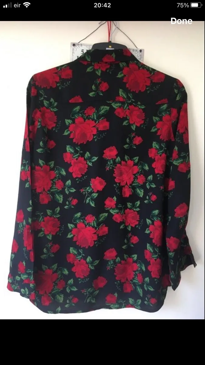 Ladies stunning shirt size 8 €5 - Image 2
