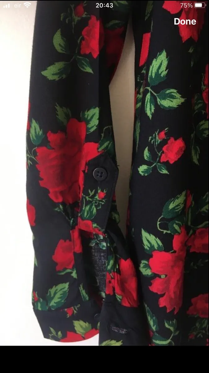 Ladies stunning shirt size 8 €5 - Image 3