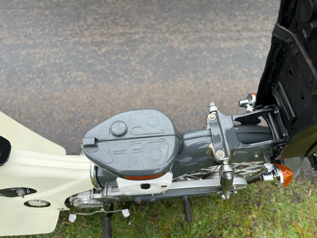 Honda c90 1972 - Image 4
