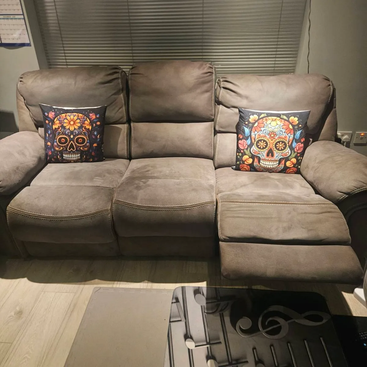 Reclinder 3 seater and 2 seat sofa - Image 2