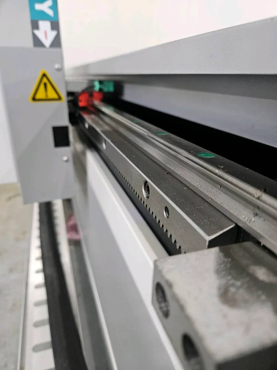 FEC 3kw fiber laser CNC - Image 2