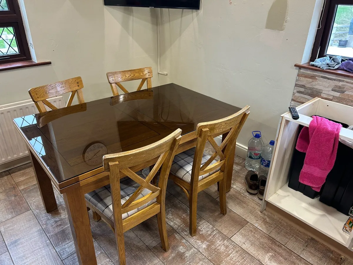 Kitchen/dining table - Image 1