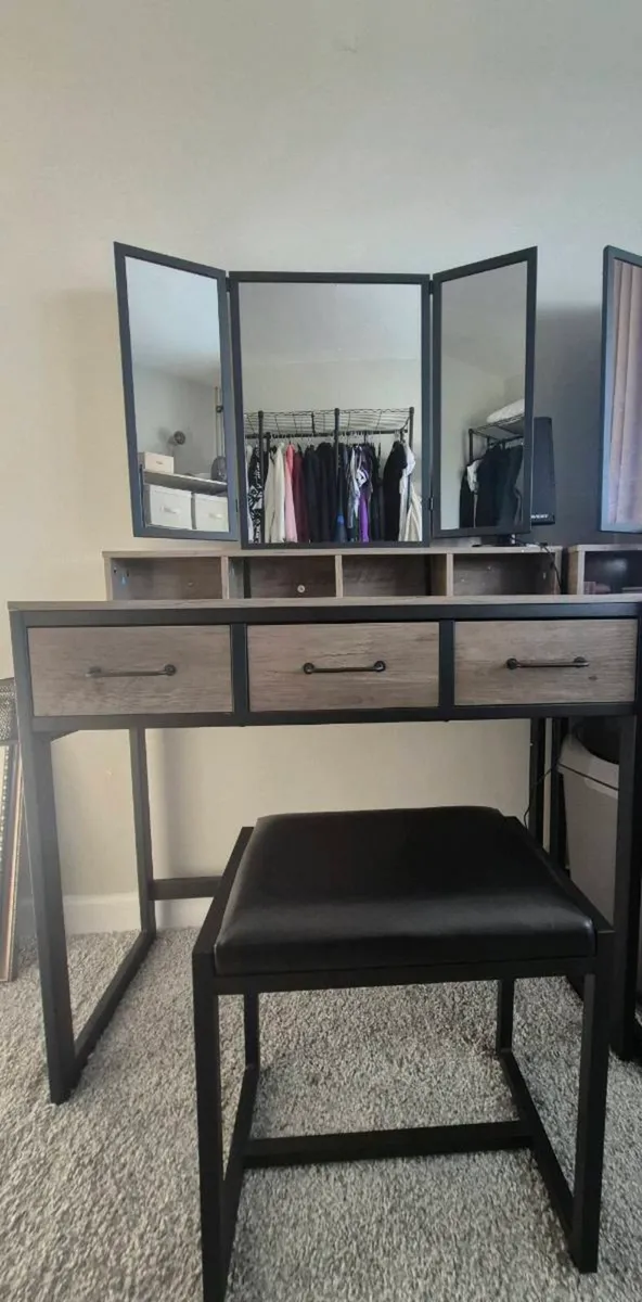 Dressing Table Set - Image 1