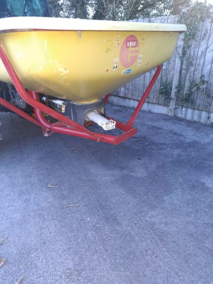 Cosmo fertiliser spreader - Image 1