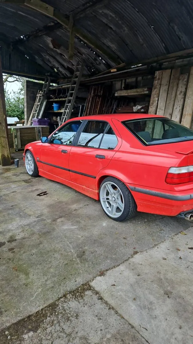 1995 E36 325 saloon - Image 2