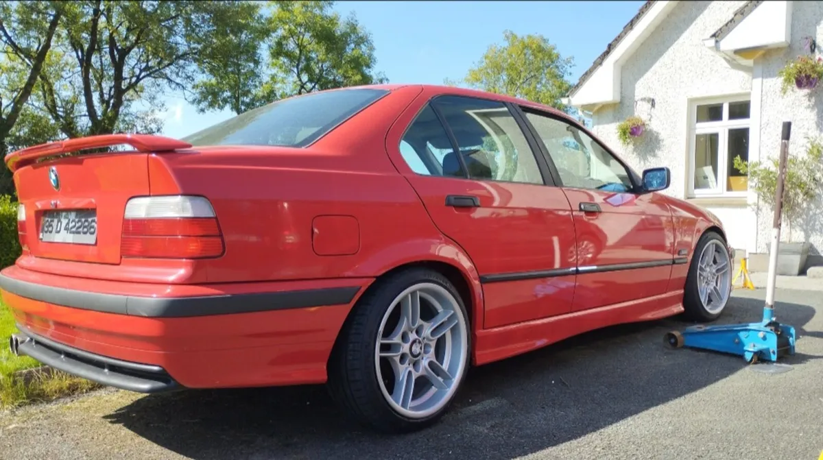 1995 E36 325 saloon - Image 3