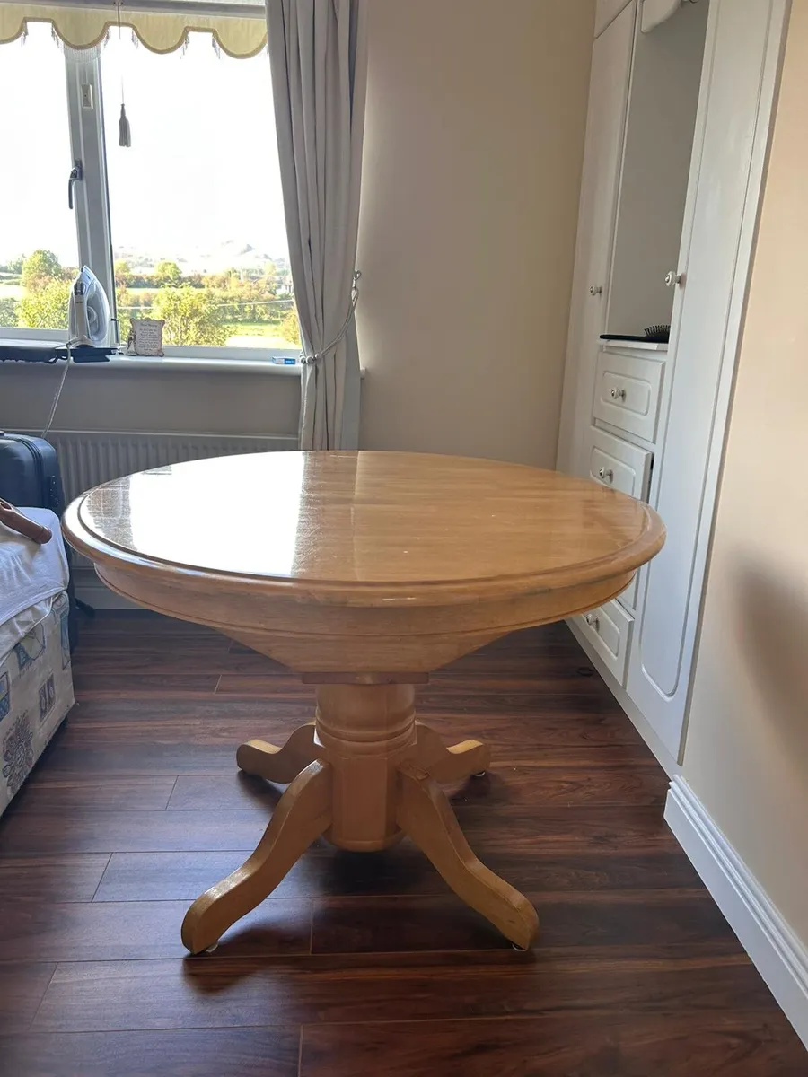 Kitchen Table and Chairs - Image 2