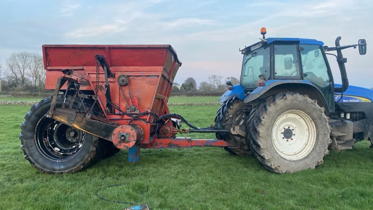 Turf hopper - Image 1