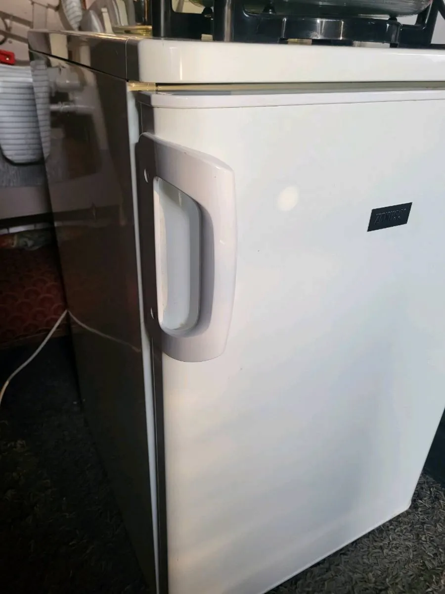 Zanussi under counter fridge - Image 3