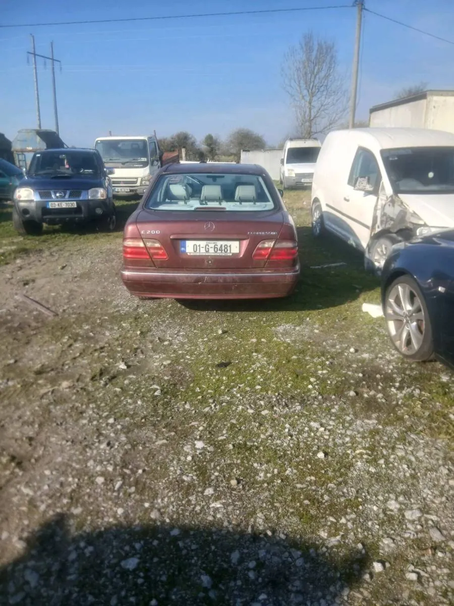 Car for parts - Image 1