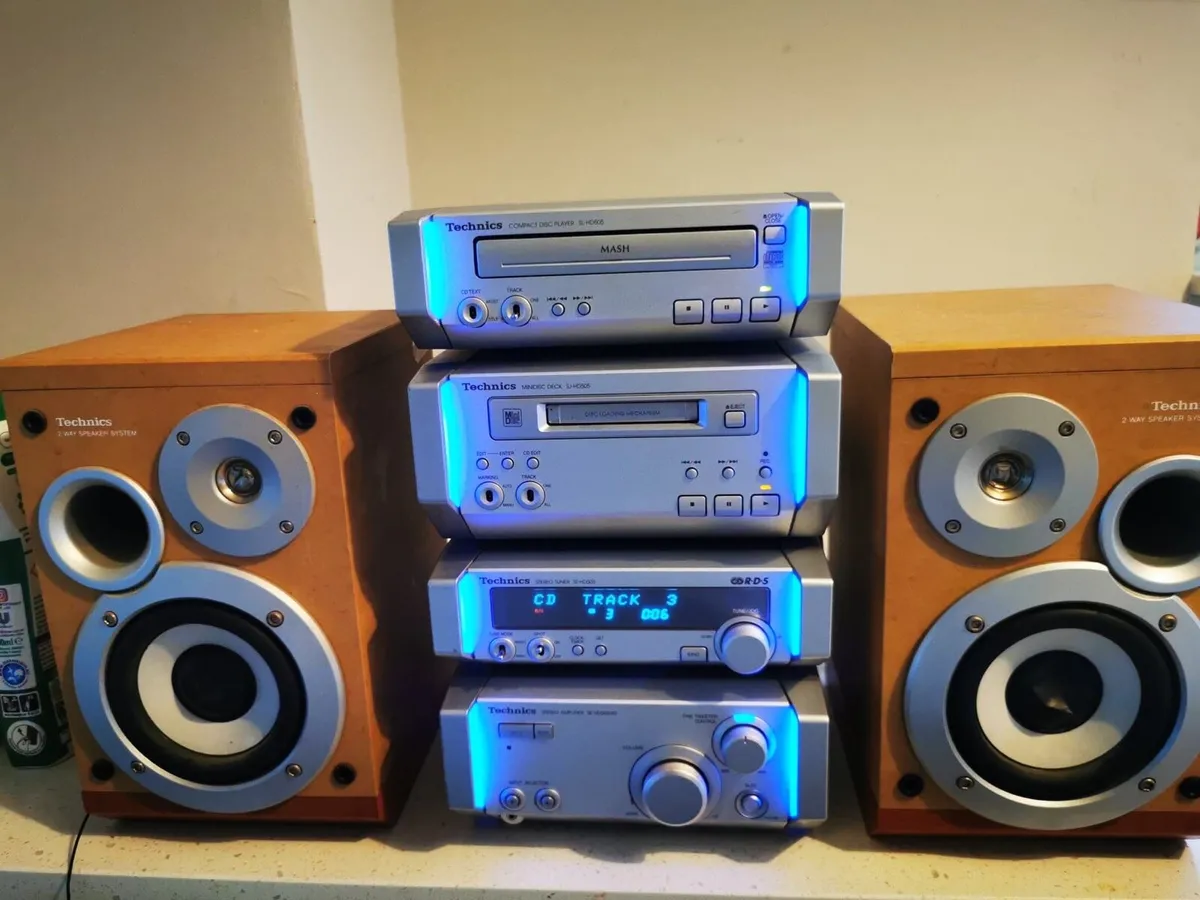 Technics Hi-Fi - Great Sound- Fancy blue lights !! - Image 1