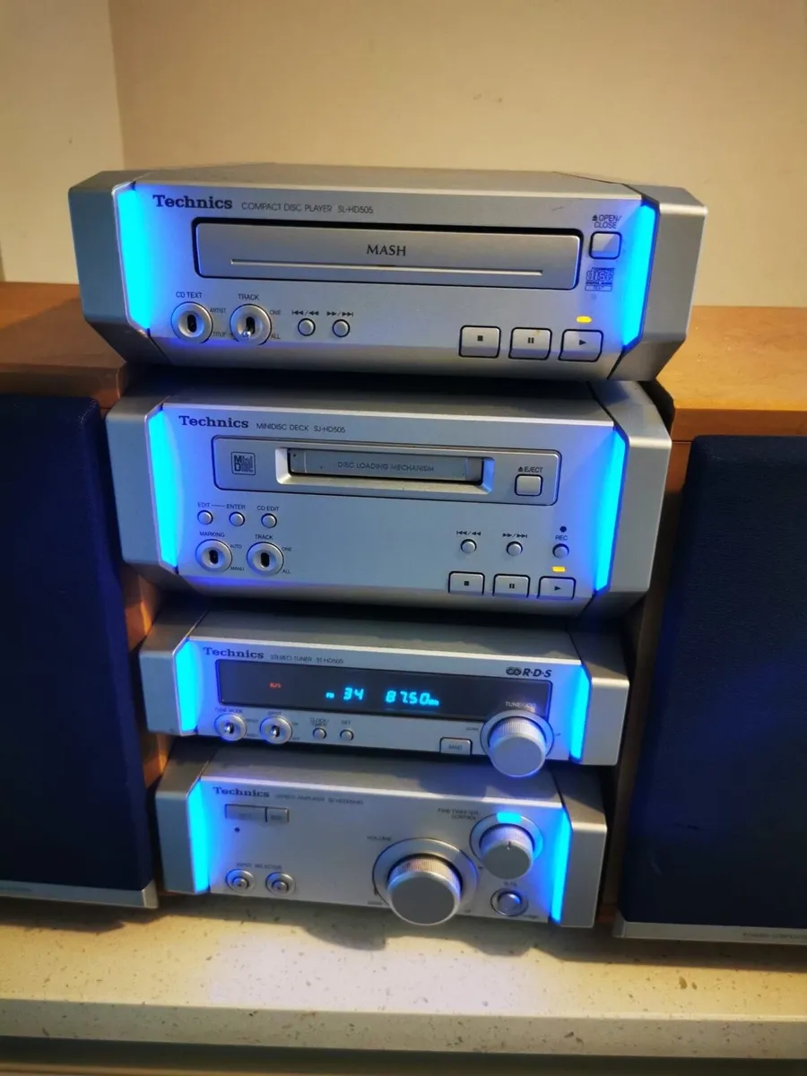 Technics Hi-Fi - Great Sound- Fancy blue lights !! - Image 2