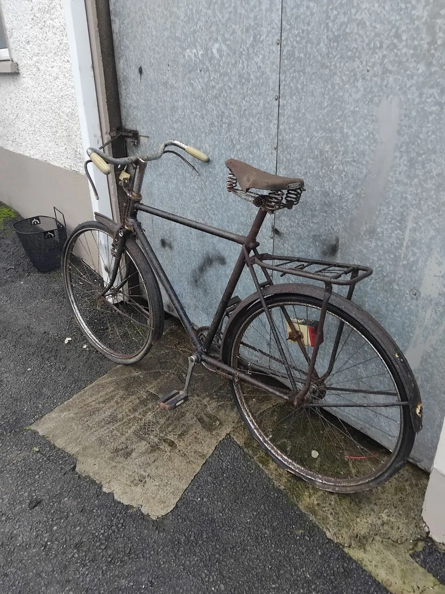 Old hi nelly bike man's hi nelly read add - Image 2