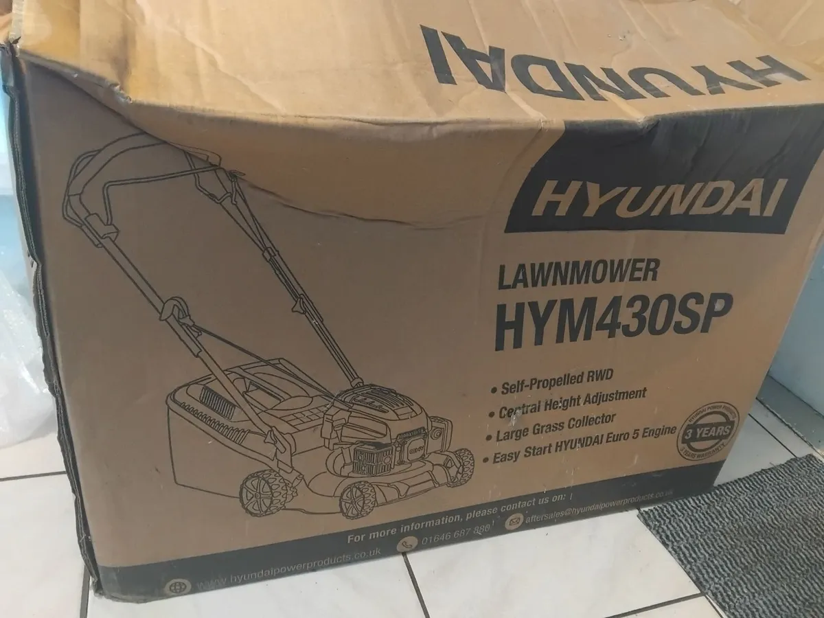 New Hyundai 430sp self-drive lawnmower - Image 4