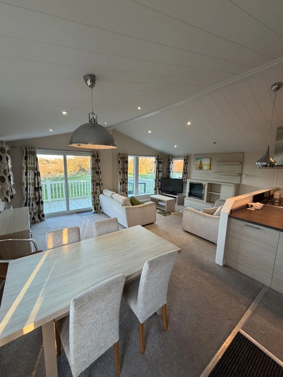 Willerby Boston @ Broomfield Mobile Homes - Image 2