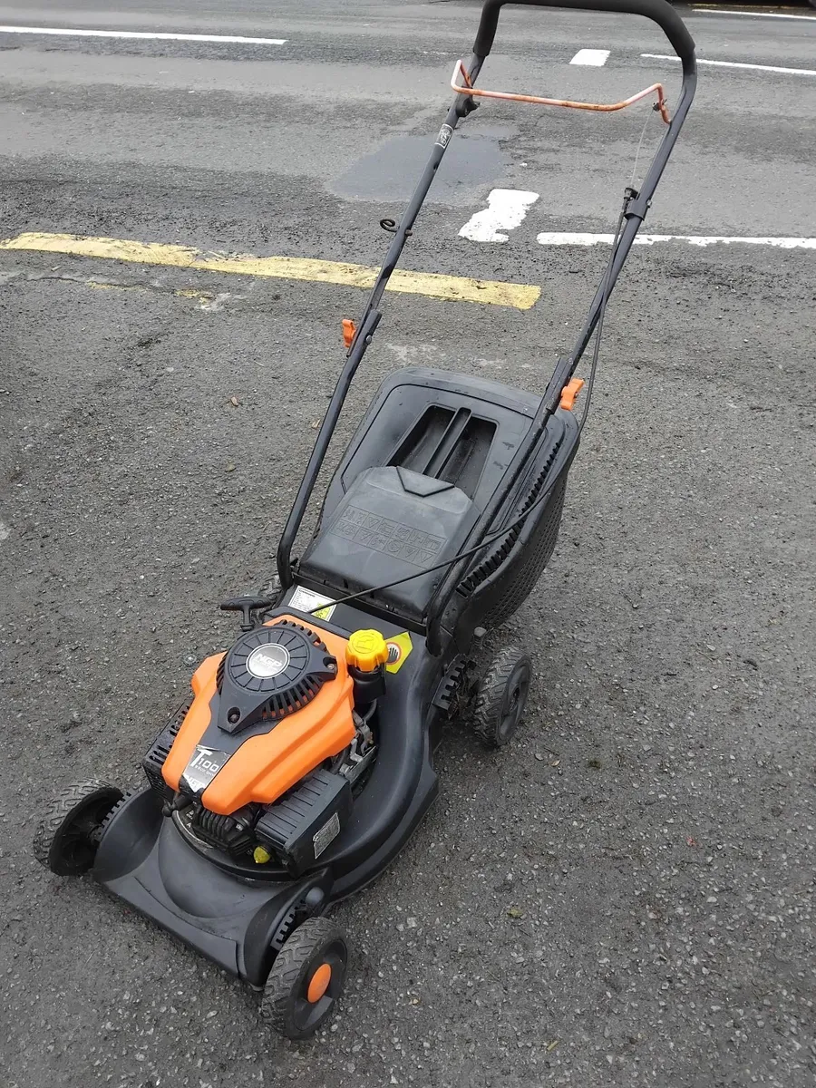 Push lawnmower running very well priced - Image 1