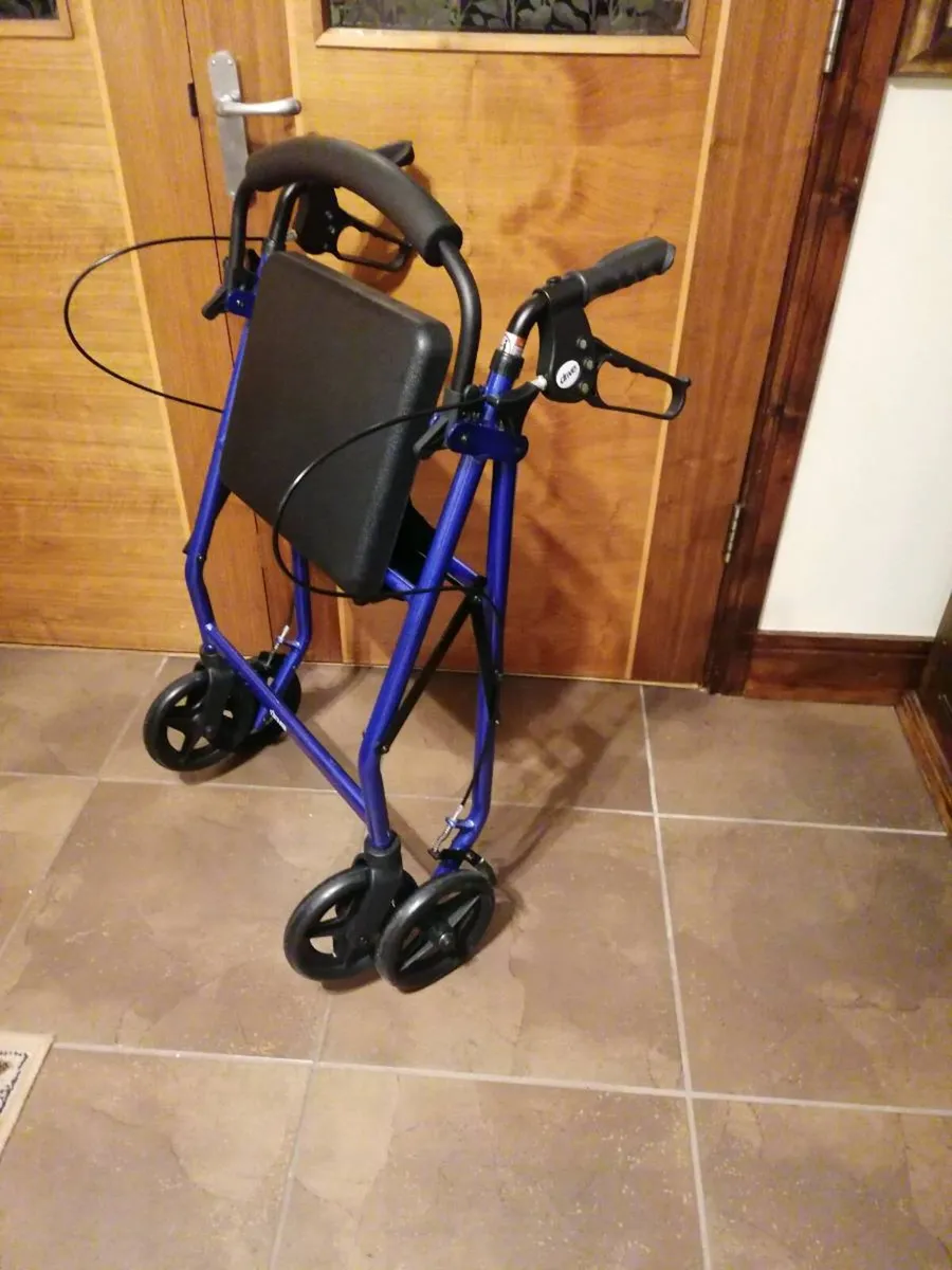 4 Wheel Rollator / Walker - Image 2