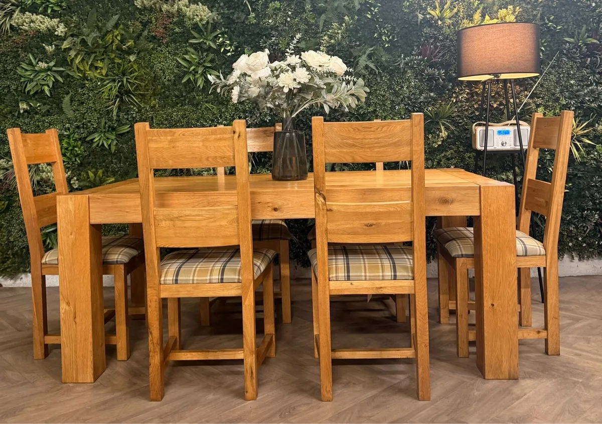 Solid oak kitchen table & 6 chairs/dining set - Image 1