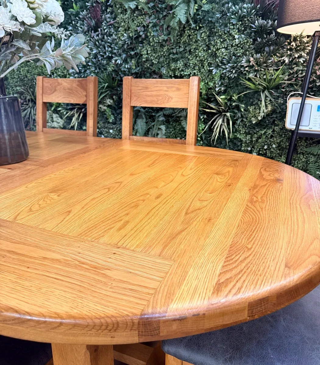 Extending oak kitchen table & 6 chairs/dining set - Image 4