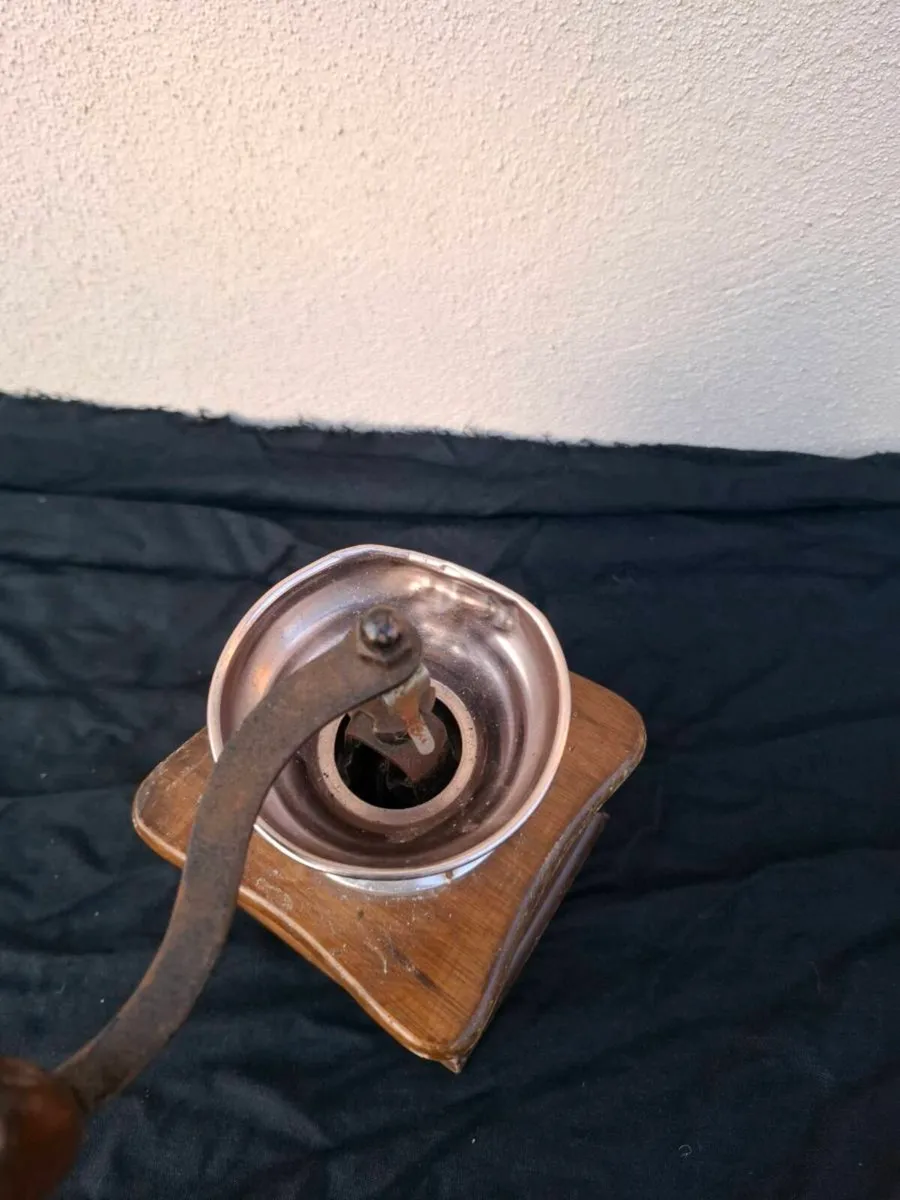 Old coffee grinder - Image 3