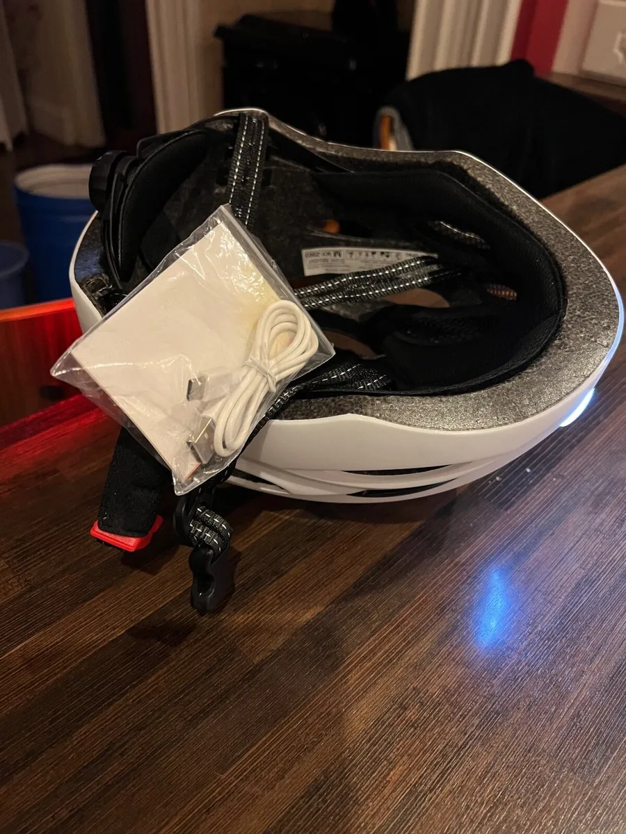 Cycling helmet - Image 3